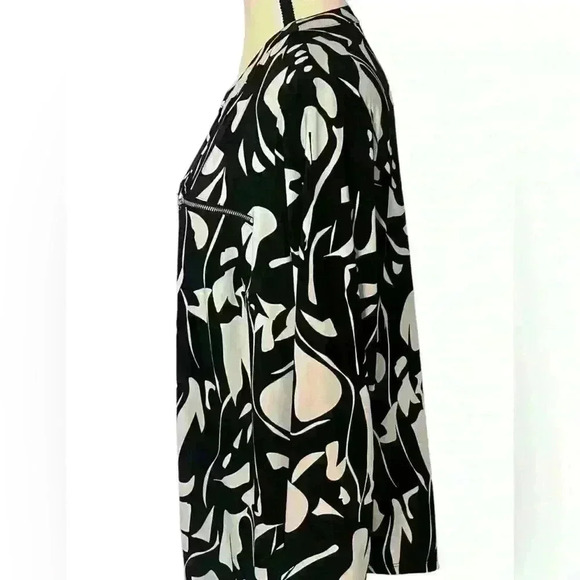 INC International Concepts Black and White Abstract V-Neck Blouse Women’s 2X - Picture 5 of 11
